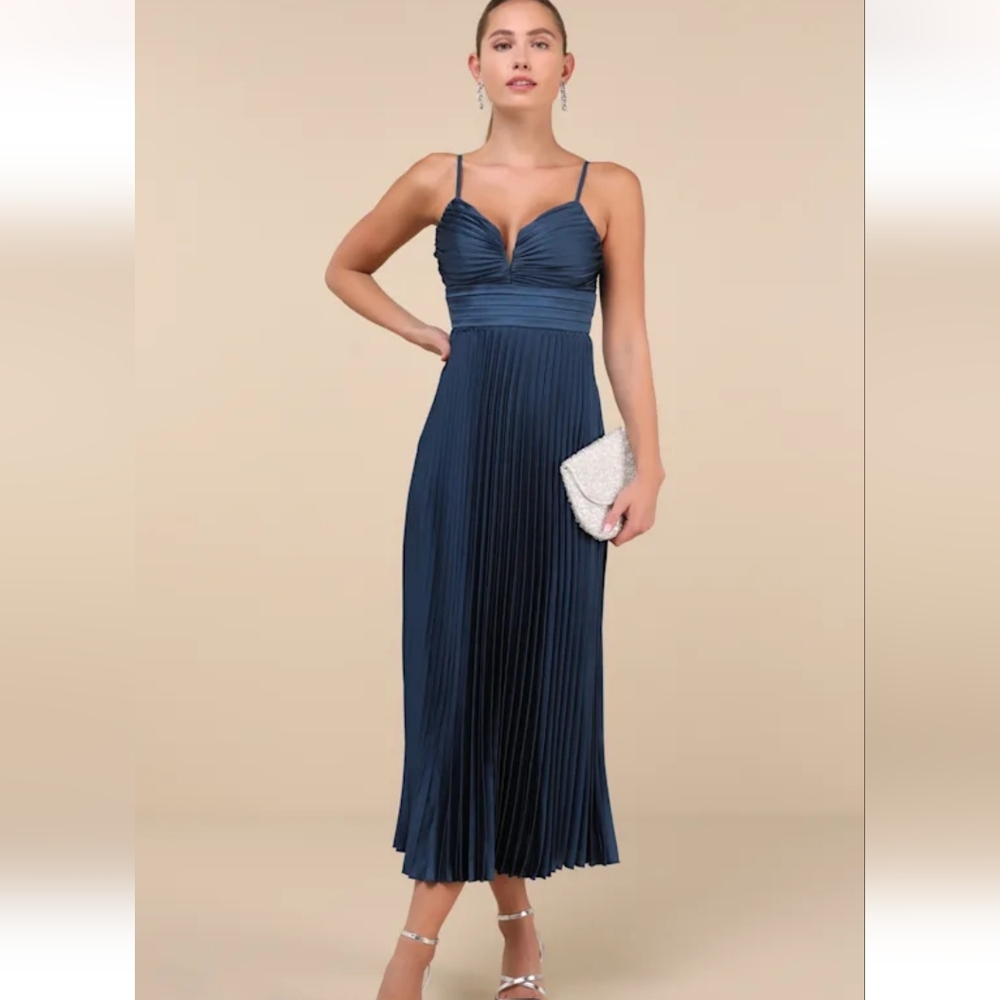Lulu's Midnight Blue Pleated Midi Dress